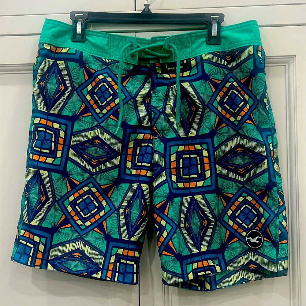 Hollister Board Shorts Swim Trunks.  Men’s Size 32
Stained Glass Look